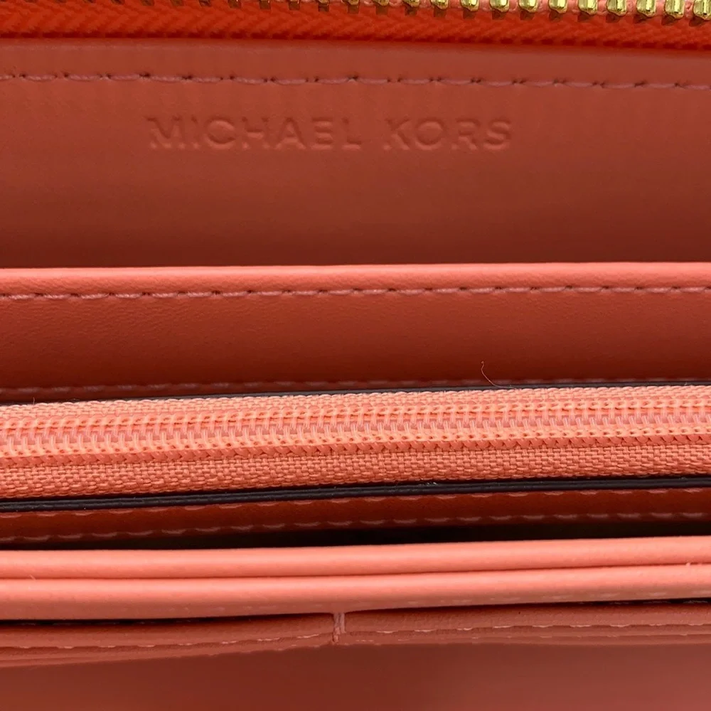MICHAEL KORS Jet Set Travel Large Travel Continental Leather Color: PRIMEROSE